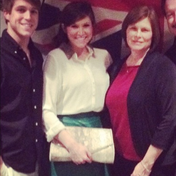 Boutique cream button down - Picture 2 of 2